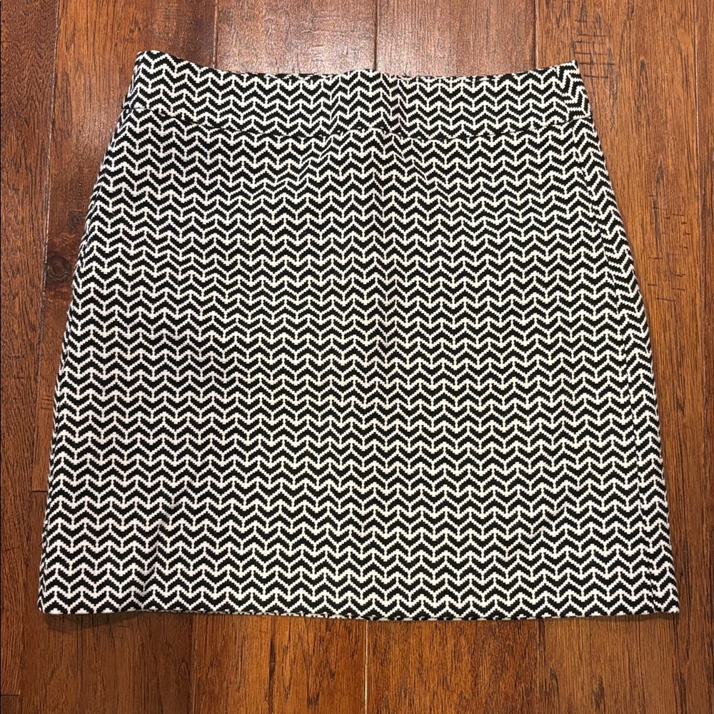 LOFT Black and White Geometric Skirt